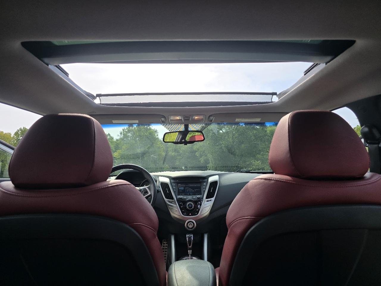 Hyundai Veloster Base 2012