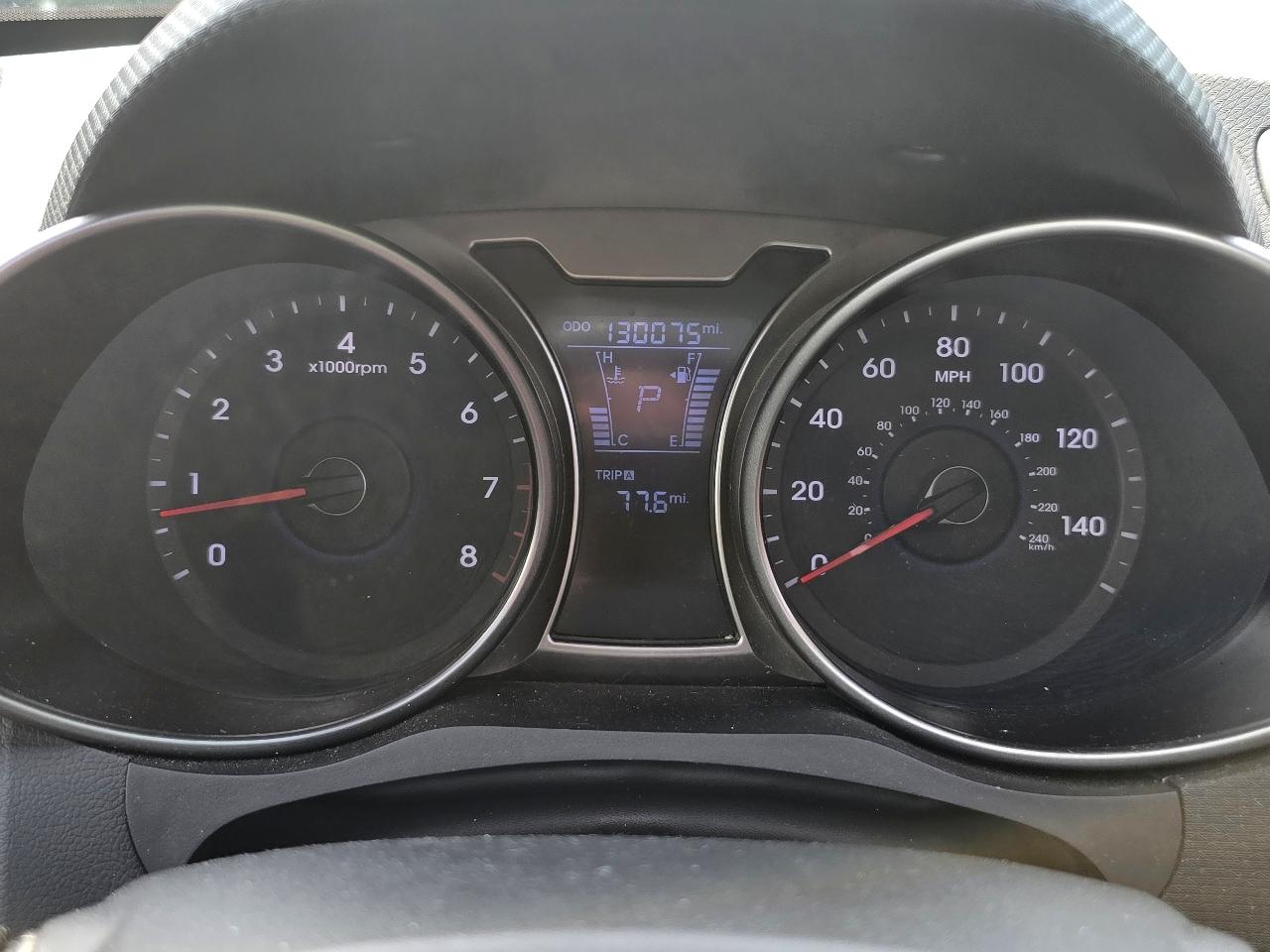 Hyundai Veloster Base 2012