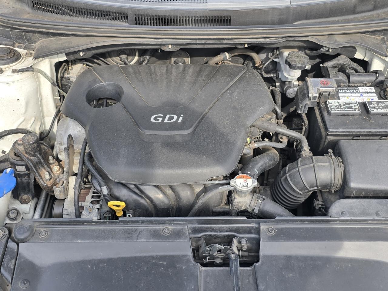 Hyundai Veloster Base 2012