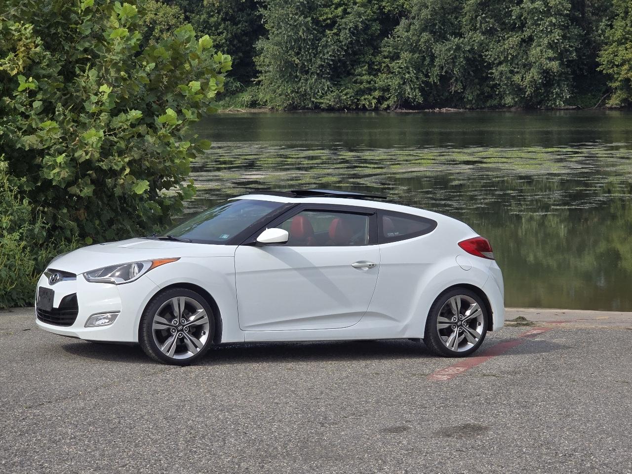 Hyundai Veloster Base 2012