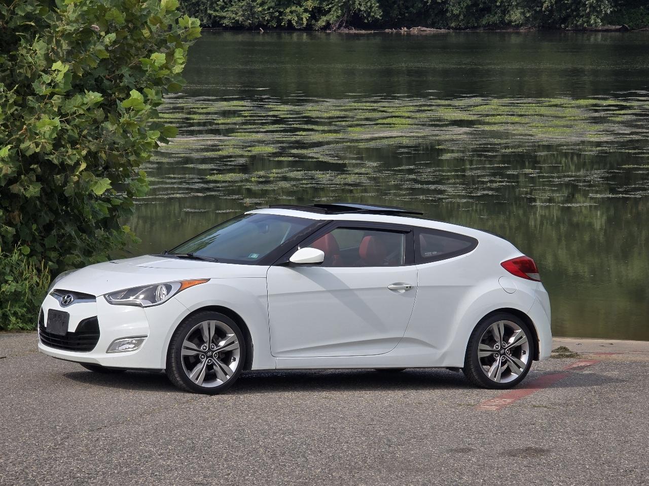 Hyundai Veloster Base 2012