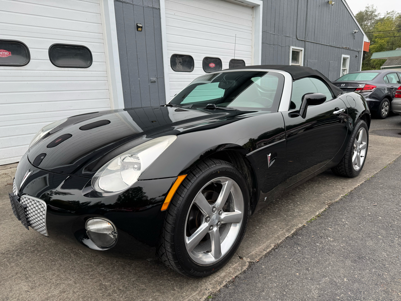 2008 Pontiac Solstice Convertible photo 4
