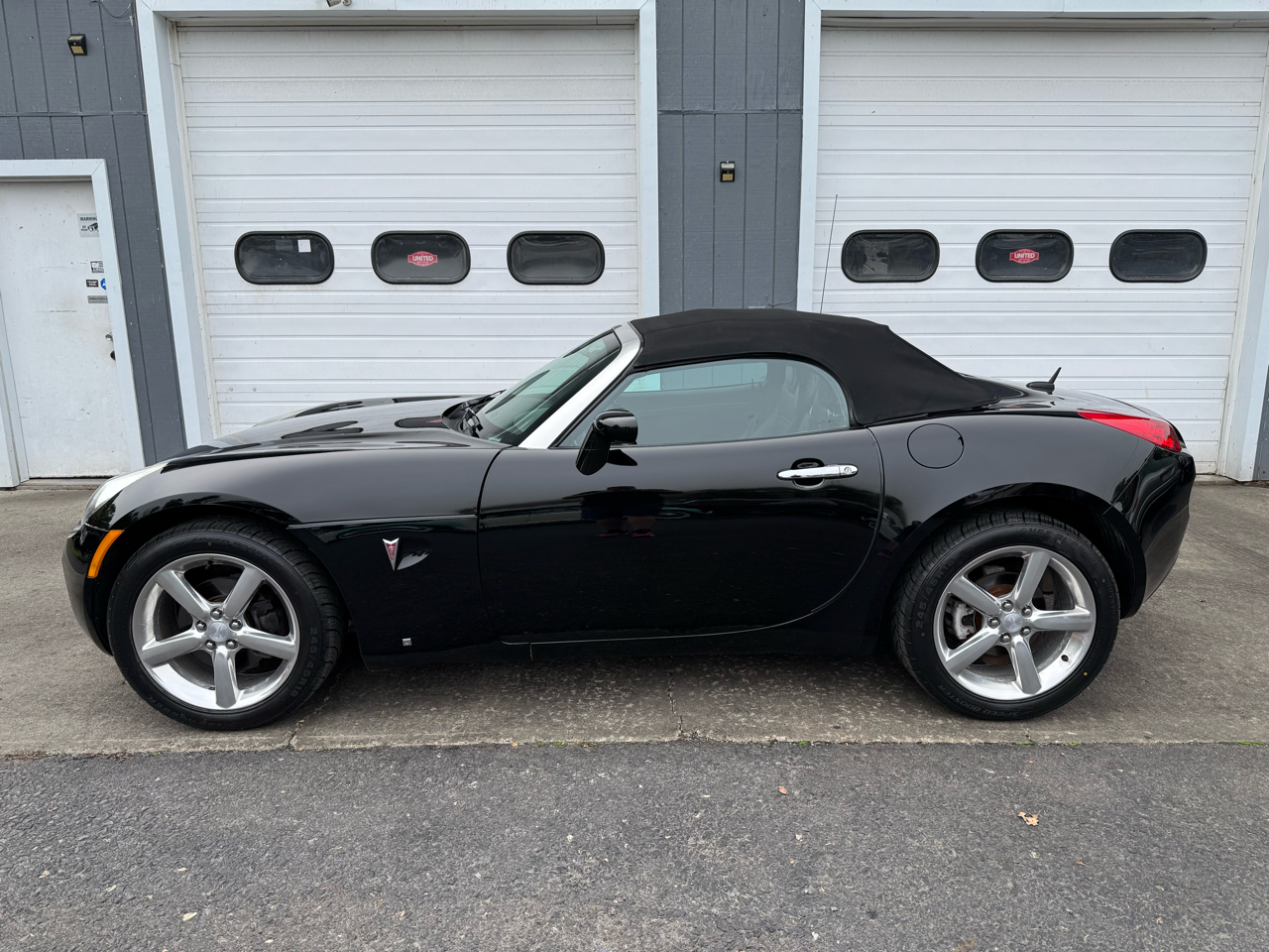 2008 Pontiac Solstice Convertible photo 10