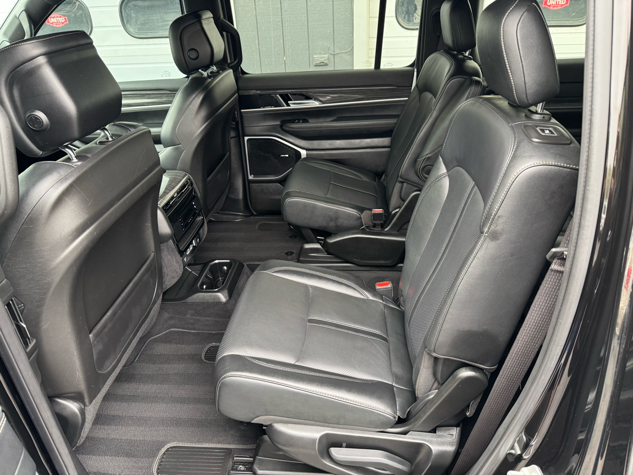2022 Jeep Wagoneer Series III photo 9
