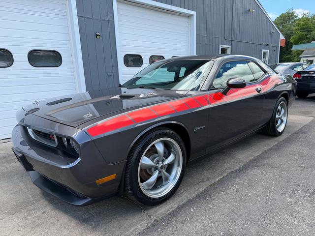 Granite Crystal Metallic 2013 Dodge Challenger Coupe Rear-Wheel Drive 6-Speed Manual