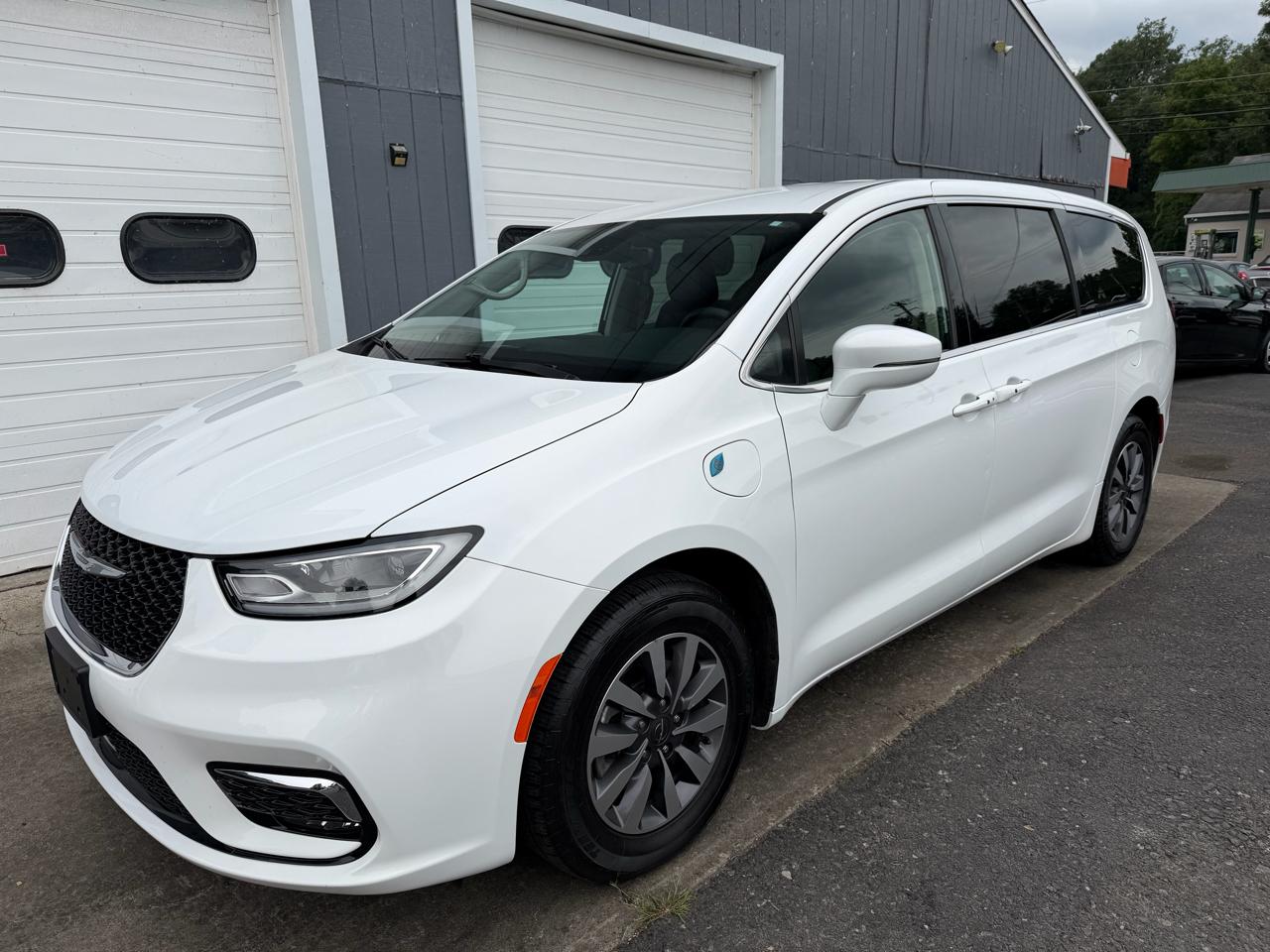 2022 Chrysler Pacifica Hybrid Touring L