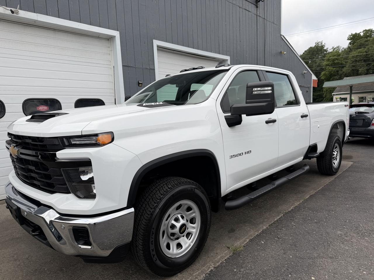 2025 Chevrolet Silverado 3500HD Work Truck Crew Cab 4WD