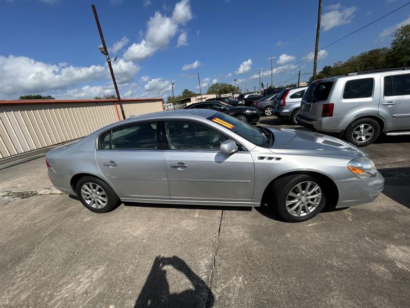 2011 Buick Lucerne CXL photo 3