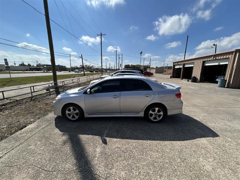 Toyota Corolla Base 5-Speed MT 2011 Toyota Corolla Base 5-Speed MT 2011