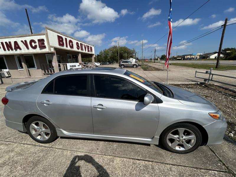 Toyota Corolla Base 5-Speed MT 2011 Toyota Corolla Base 5-Speed MT 2011