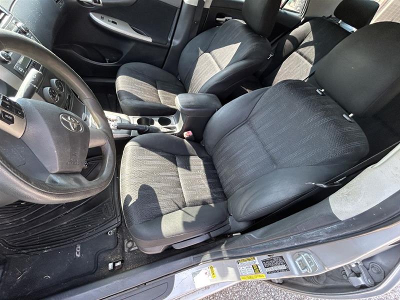 Toyota Corolla Base 5-Speed MT 2011 Toyota Corolla Base 5-Speed MT 2011