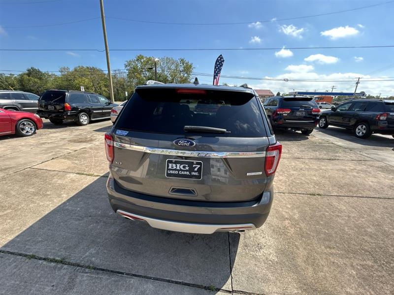 2017 Ford Explorer XLT photo 3