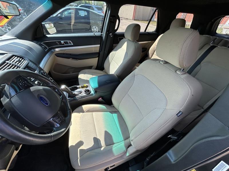 2017 Ford Explorer XLT photo 4