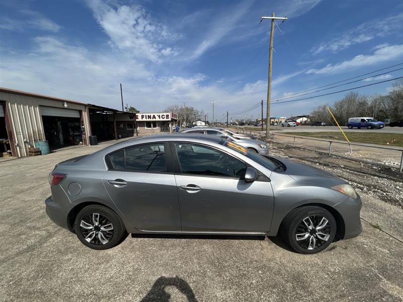 Mazda MAZDA3 i SV AT 4-Door 2013 Mazda MAZDA3 i SV AT 4-Door 2013