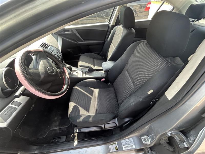 Mazda MAZDA3 i SV AT 4-Door 2013 Mazda MAZDA3 i SV AT 4-Door 2013