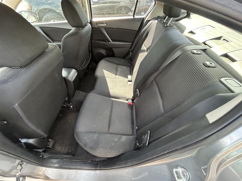 Mazda MAZDA3 i SV AT 4-Door 2013 Mazda MAZDA3 i SV AT 4-Door 2013