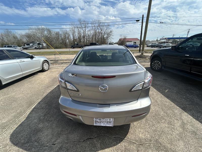 Mazda MAZDA3 i SV AT 4-Door 2013 Mazda MAZDA3 i SV AT 4-Door 2013