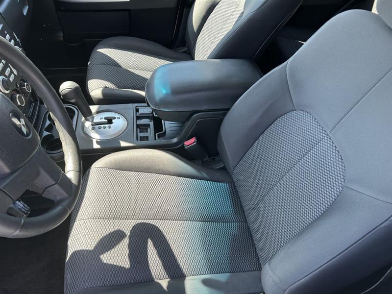 Mitsubishi Endeavor LS 2WD 2010