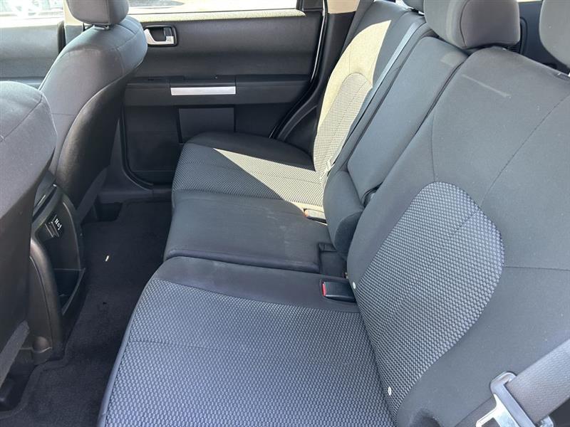 Mitsubishi Endeavor LS 2WD 2010