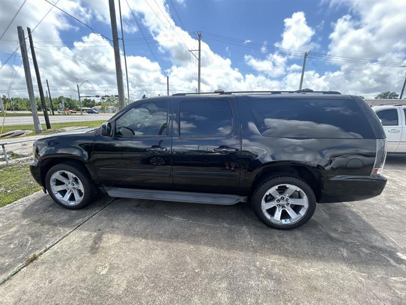Chevrolet Suburban LT 1500 2WD 2013