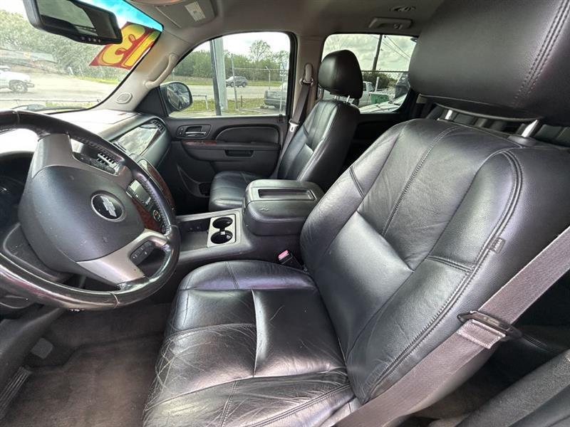 Chevrolet Suburban LT 1500 2WD 2013