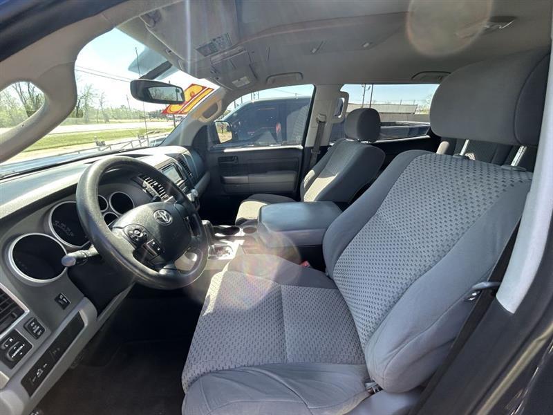 Toyota Tundra Tundra-Grade CrewMax 5.7L 2WD 2013