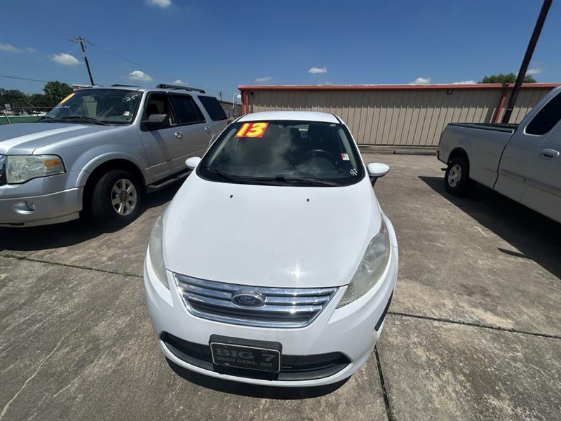 Ford Fiesta SE Sedan 2013