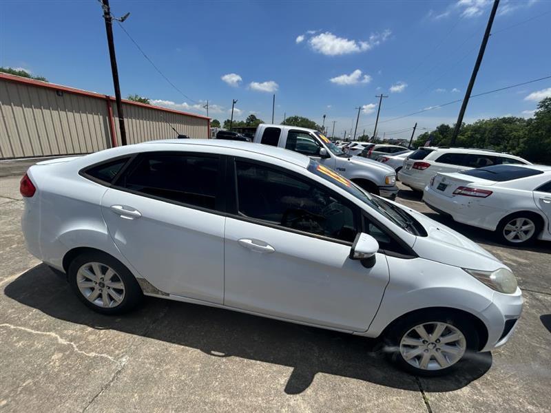 Ford Fiesta SE Sedan 2013