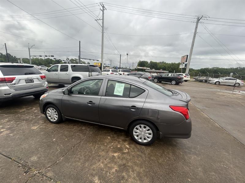 Nissan Versa  2017