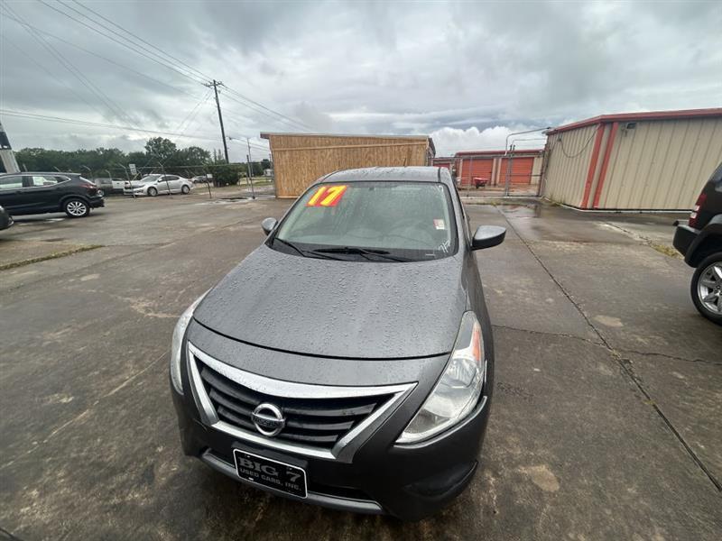 Nissan Versa  2017