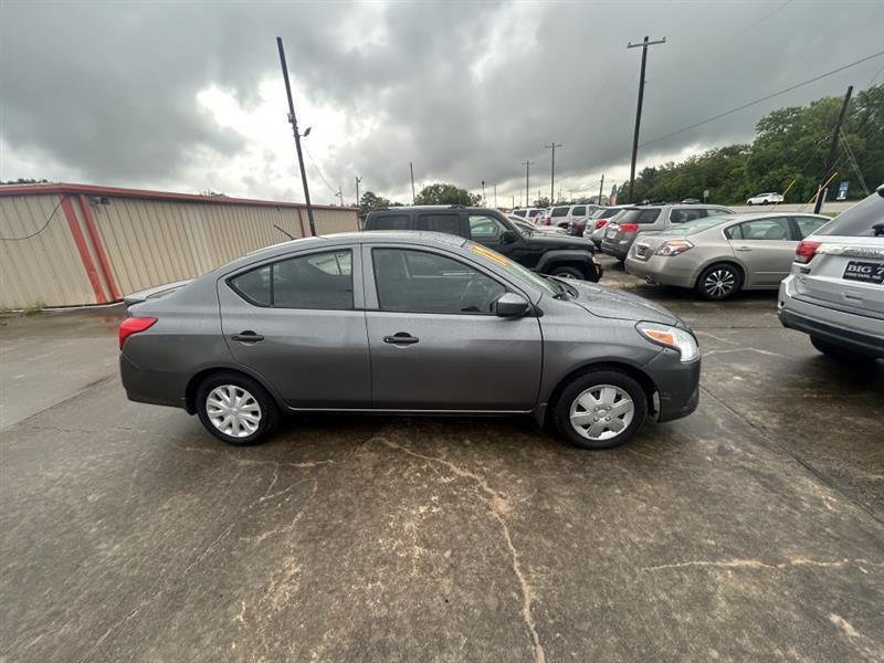 Nissan Versa  2017