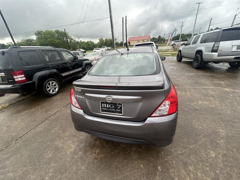 Nissan Versa  2017