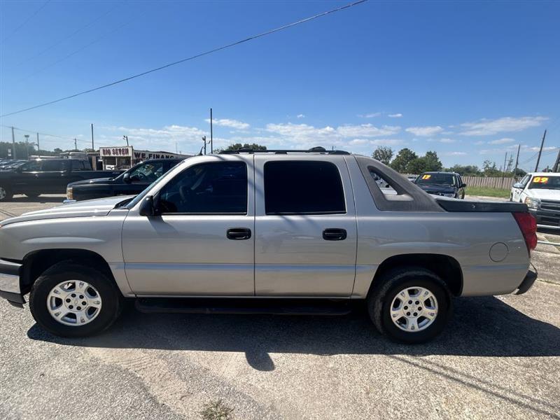 2005 Chevrolet Avalanche Base
