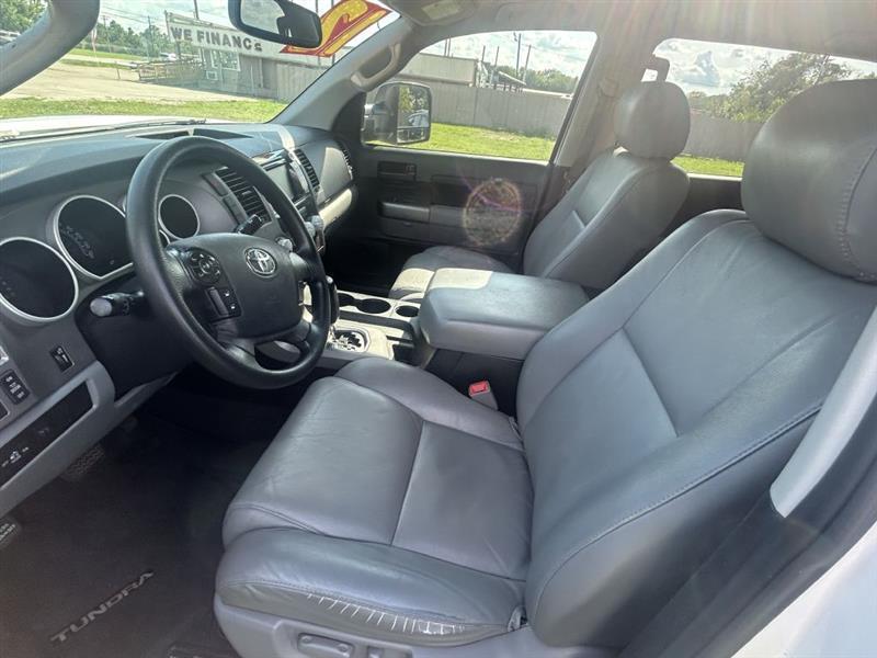 Toyota Tundra Tundra-Grade CrewMax 5.7L 2WD 2012