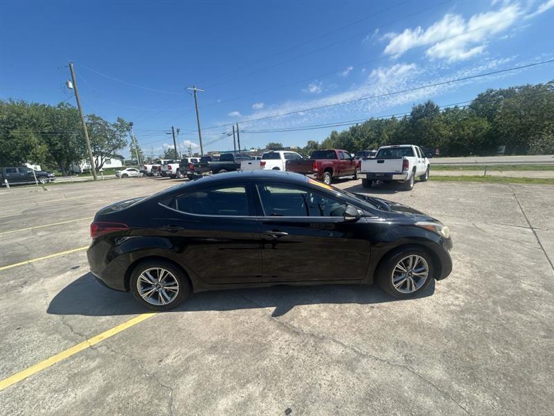 Hyundai Elantra SE 6AT 2016