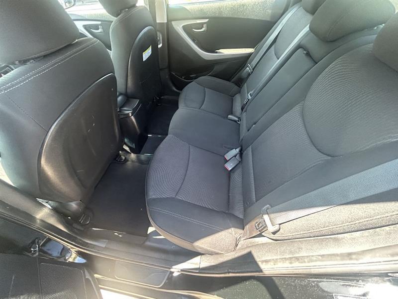 Hyundai Elantra SE 6AT 2016