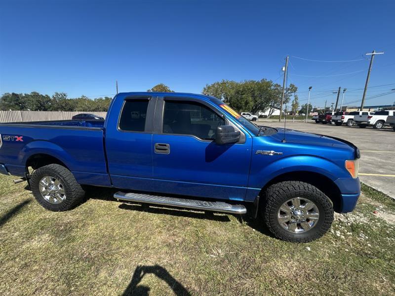 Ford F-150 XL SuperCab 8-ft. Bed 2WD 2010