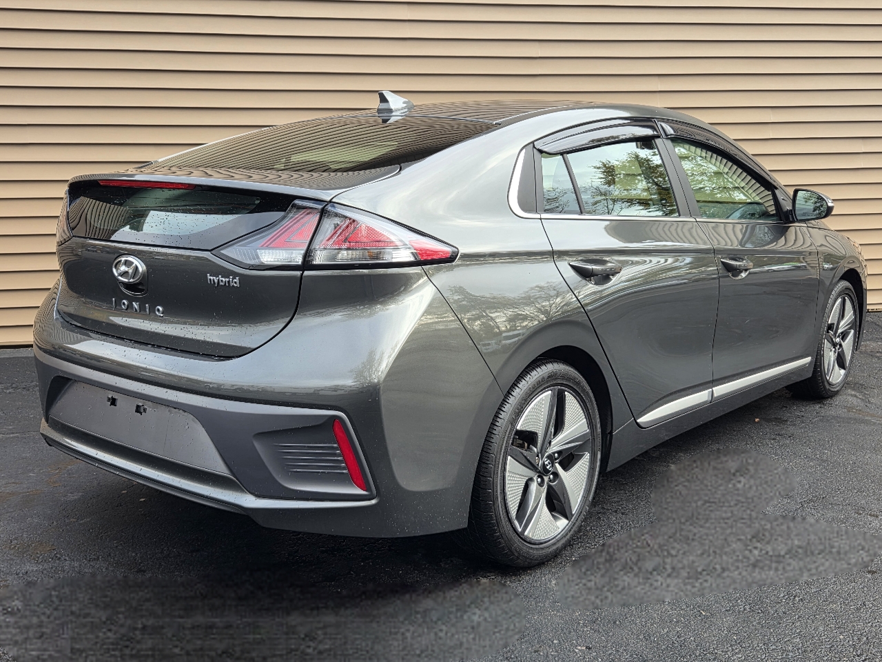 Hyundai Ioniq Hybrid SEL Hatchback 2022 Hyundai Ioniq Hybrid SEL Hatchback 2022