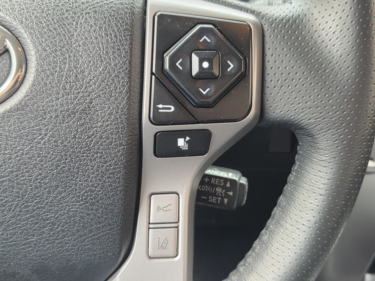 Toyota 4Runner SR5 Premium 4D SUV 4WD V6 2020 Toyota 4Runner SR5 Premium 4D SUV 4WD V6 2020