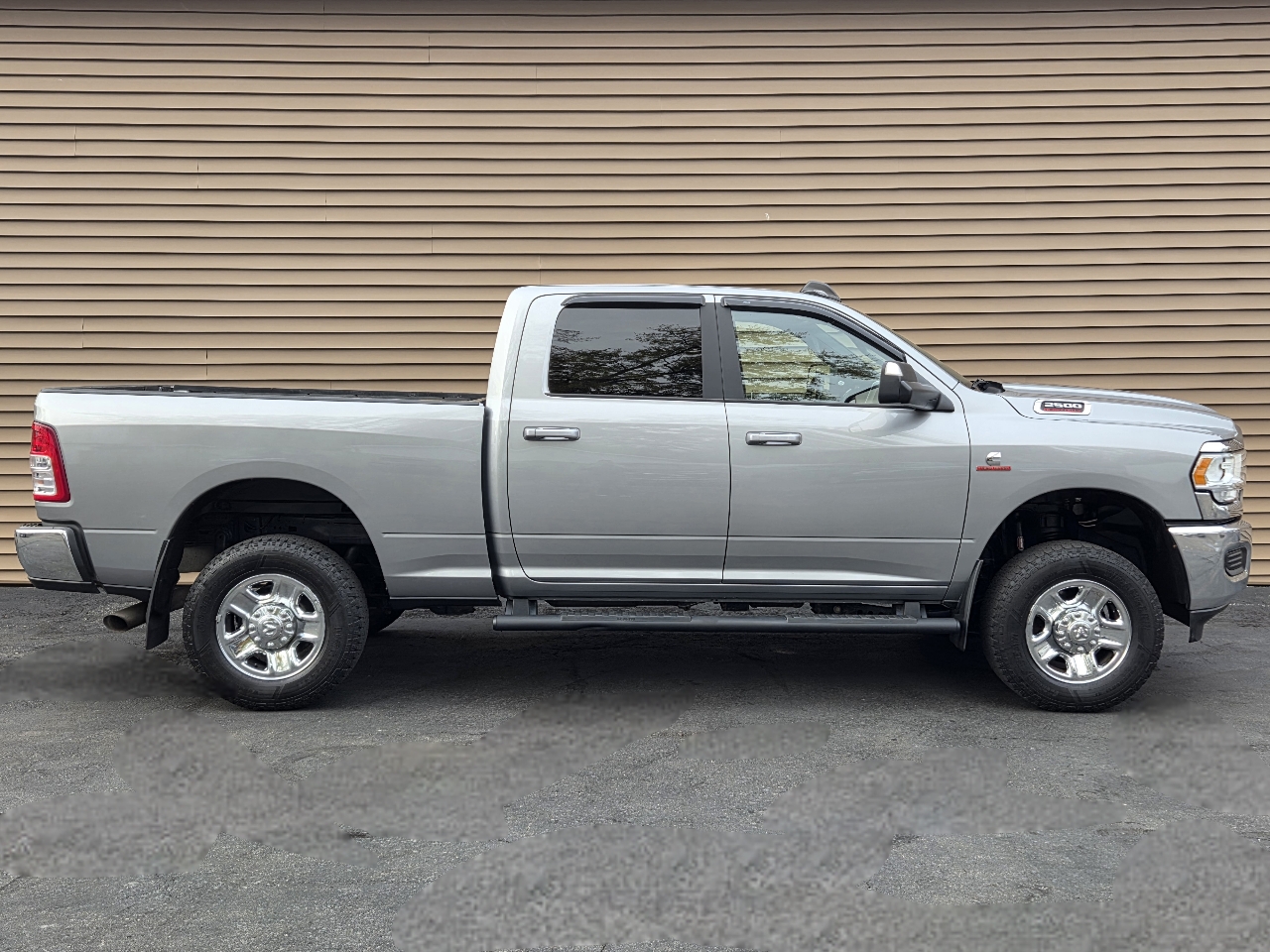 RAM 2500 Big Horn 4x4 Crew Cab 6'4" Box 2022 RAM 2500 Big Horn 4x4 Crew Cab 6'4" Box 2022