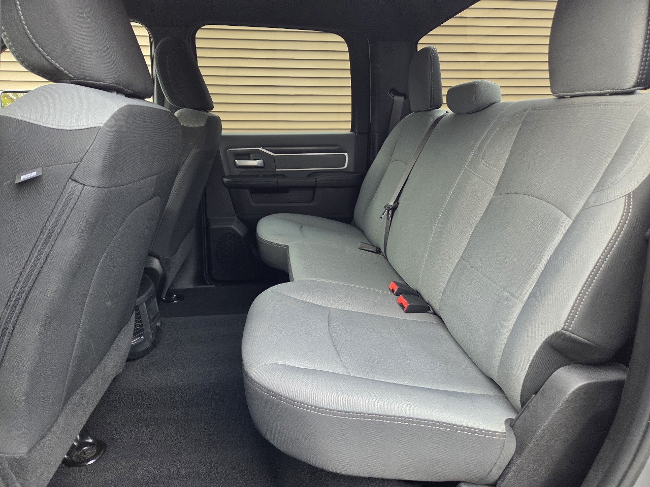 RAM 2500 Big Horn 4x4 Crew Cab 6'4" Box 2022 RAM 2500 Big Horn 4x4 Crew Cab 6'4" Box 2022