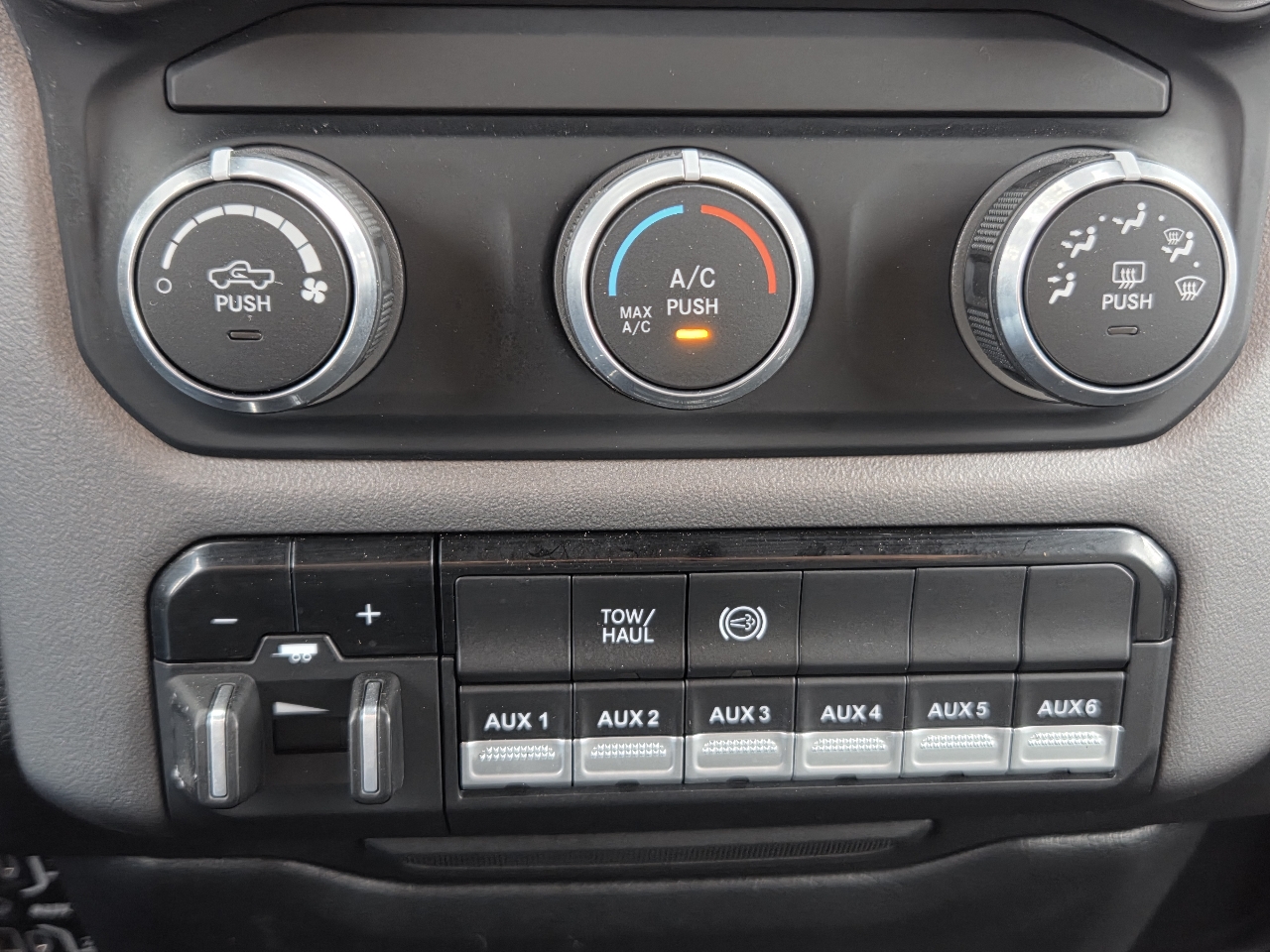 RAM 2500 Big Horn 4x4 Crew Cab 6'4" Box 2022 RAM 2500 Big Horn 4x4 Crew Cab 6'4" Box 2022