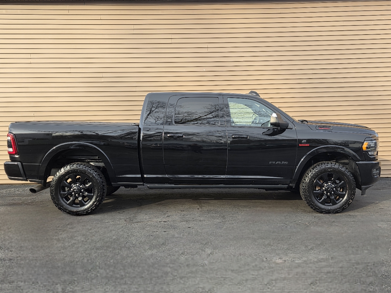 RAM 2500 Limited 4x4 Mega Cab 6'4" Box 2021