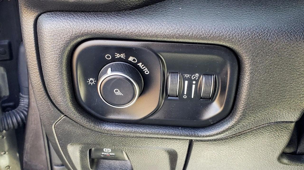 RAM 1500 Tradesman 4x4 Quad Cab 6'4" Box 2019