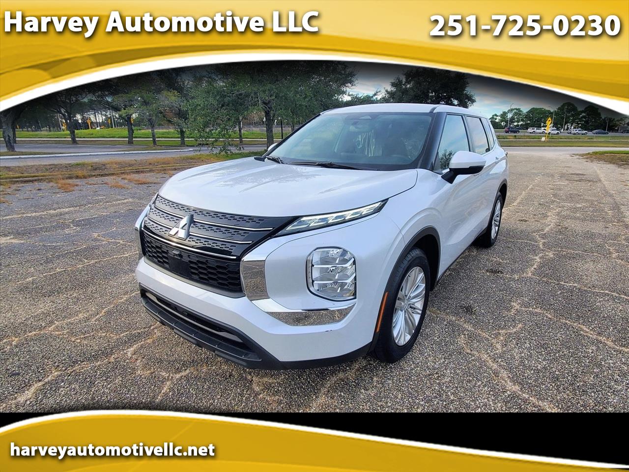 2024 Mitsubishi Outlander ES's photo