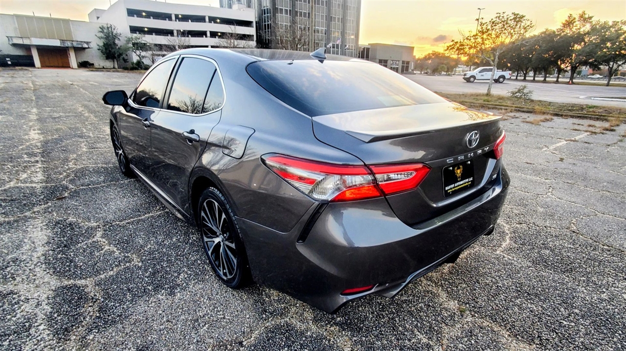 Toyota Camry  2019