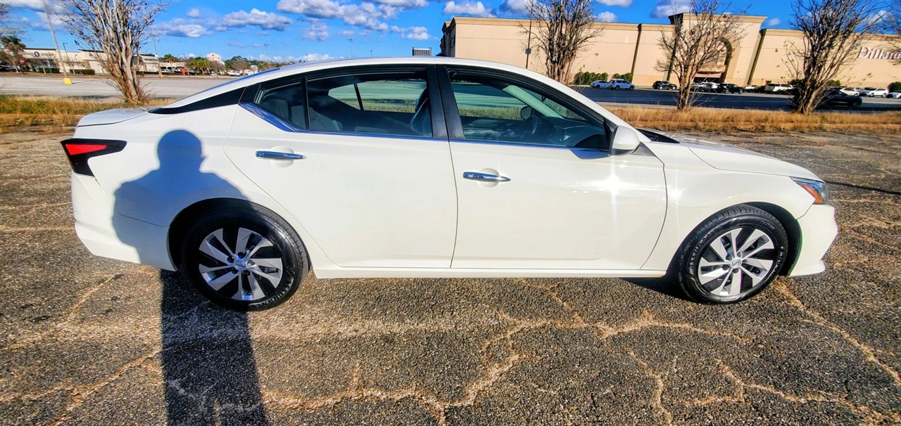 Nissan Altima  2021
