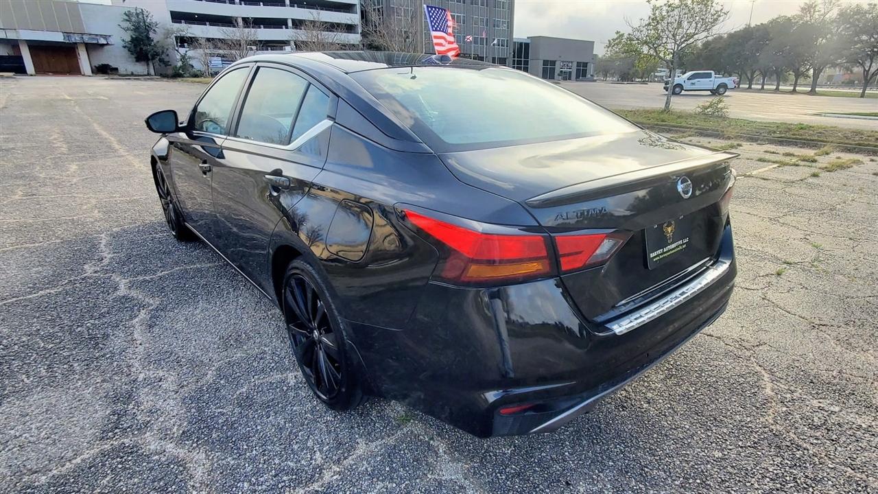 Nissan Altima  2022