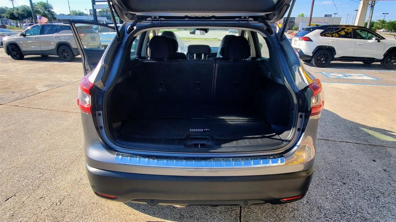 Nissan Rogue Sport FWD SV 2021