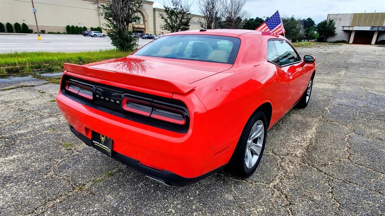 Dodge Challenger SXT RWD 2021